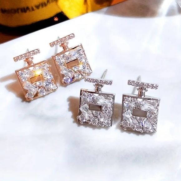 Dazzling Square Stud Earrings - Picture 2 of 2